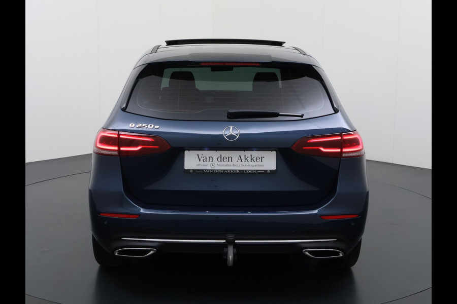 Mercedes-Benz B-Klasse 250e Luxury // Trekhaak // Panorama dak // Camera // MultiBeam LED // Sfeerverlichting // Stoelverwarming // Wide Screen