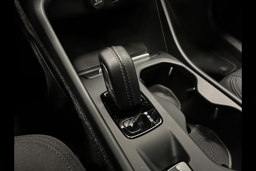 Volvo XC40 1.5 T2 Business Pro | Climate Control | Navigatie | Apple Carplay/Android Auto | PDC Achter | Trekhaak | Cruise Control | Lichtmetalen Velgen