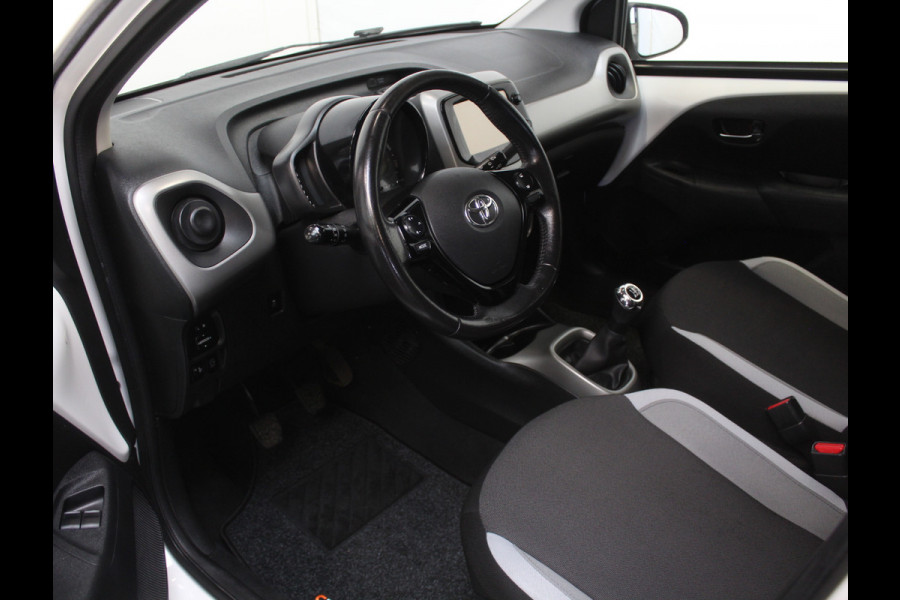 Toyota Aygo 1.0 VVT-i x-fun AIRCO | CAMERA | STB | LED | ELRM/SP | CV