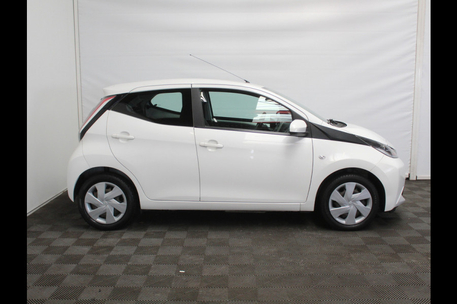 Toyota Aygo 1.0 VVT-i x-fun AIRCO | CAMERA | STB | LED | ELRM/SP | CV