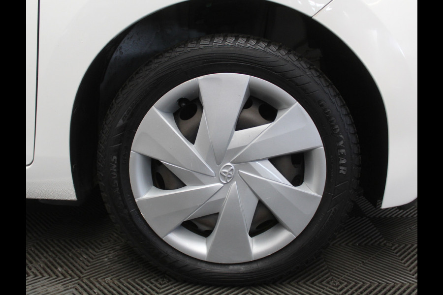 Toyota Aygo 1.0 VVT-i x-fun AIRCO | CAMERA | STB | LED | ELRM/SP | CV