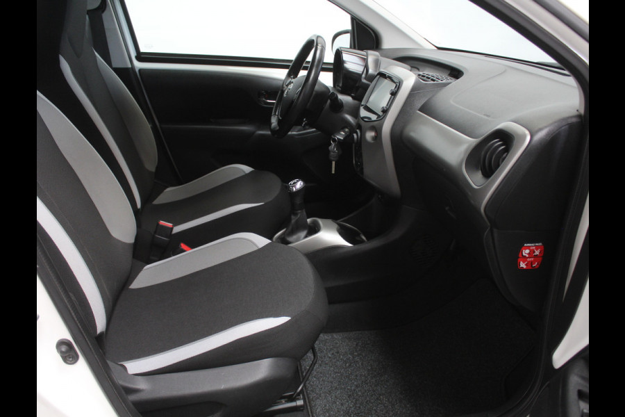 Toyota Aygo 1.0 VVT-i x-fun AIRCO | CAMERA | STB | LED | ELRM/SP | CV