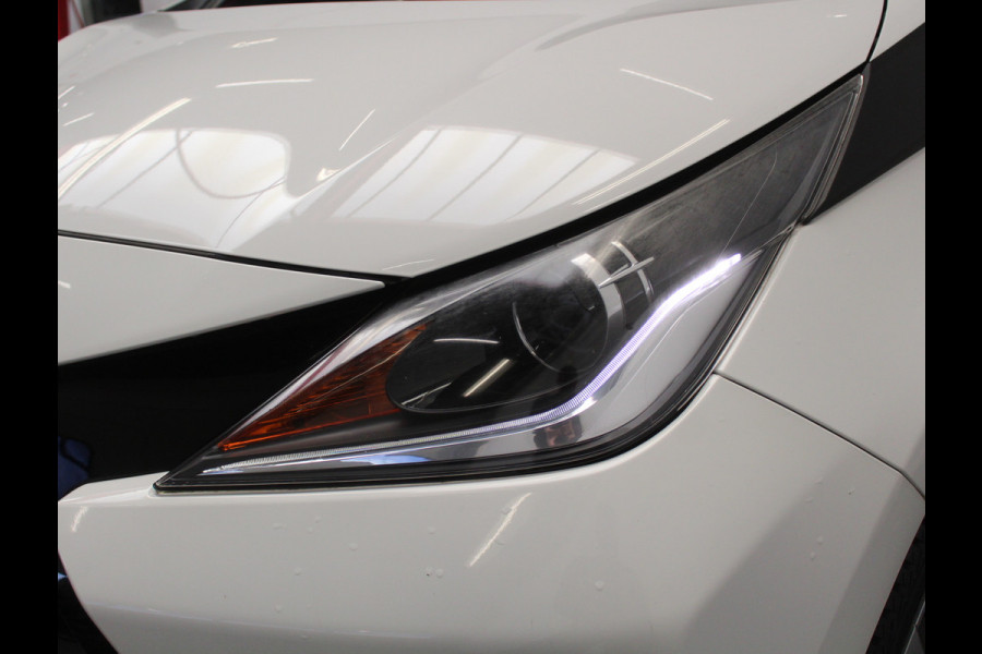Toyota Aygo 1.0 VVT-i x-fun AIRCO | CAMERA | STB | LED | ELRM/SP | CV