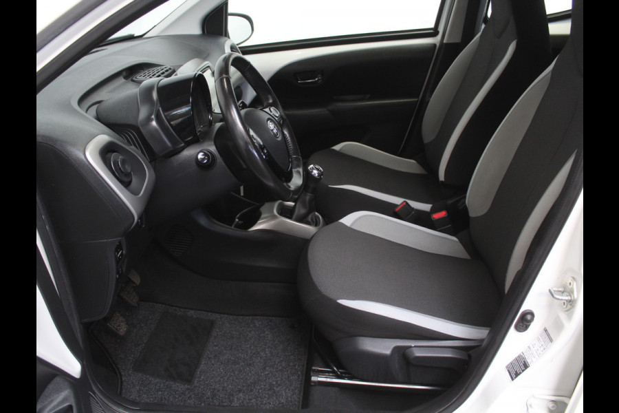 Toyota Aygo 1.0 VVT-i x-fun AIRCO | CAMERA | STB | LED | ELRM/SP | CV