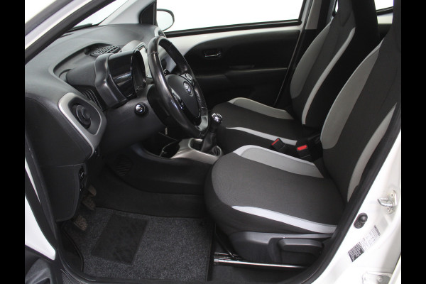 Toyota Aygo 1.0 VVT-i x-fun AIRCO | CAMERA | STB | LED | ELRM/SP | CV