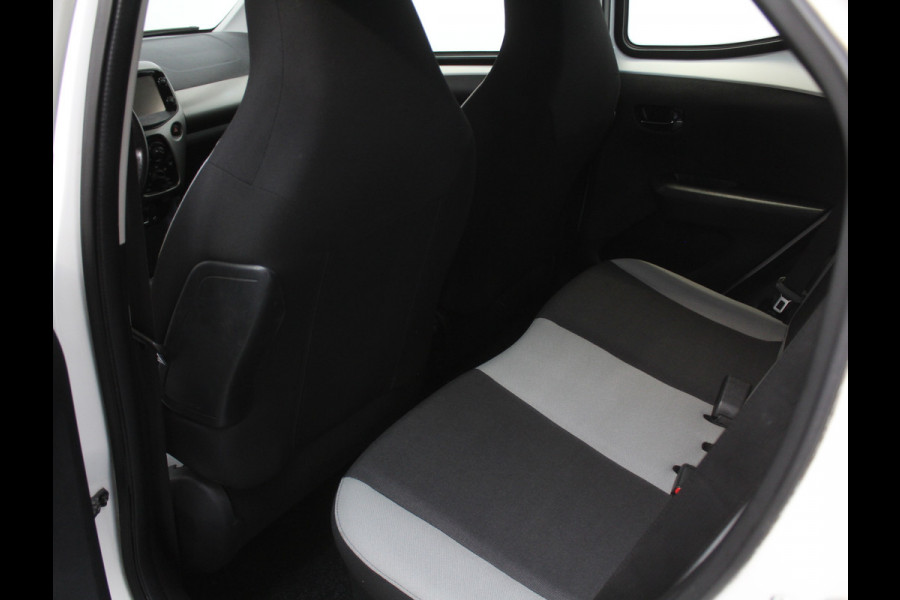 Toyota Aygo 1.0 VVT-i x-fun AIRCO | CAMERA | STB | LED | ELRM/SP | CV