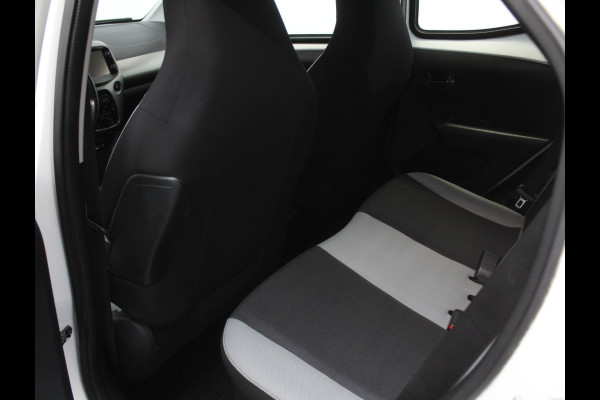 Toyota Aygo 1.0 VVT-i x-fun AIRCO | CAMERA | STB | LED | ELRM/SP | CV