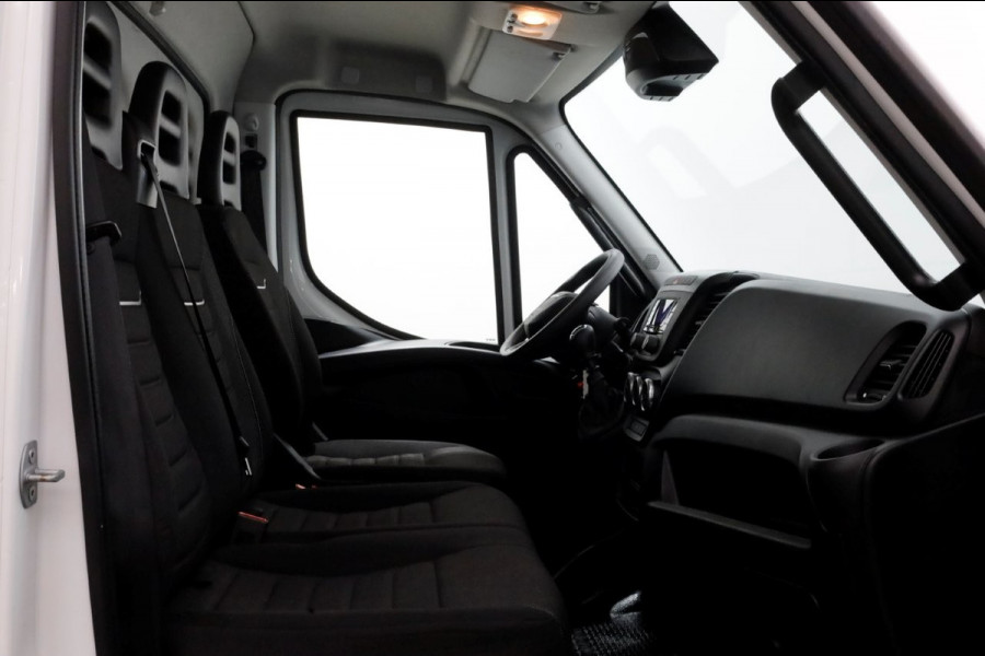 Iveco Daily 35C14 136pk Bakwagen met laadklep en zijdeur 04-2024