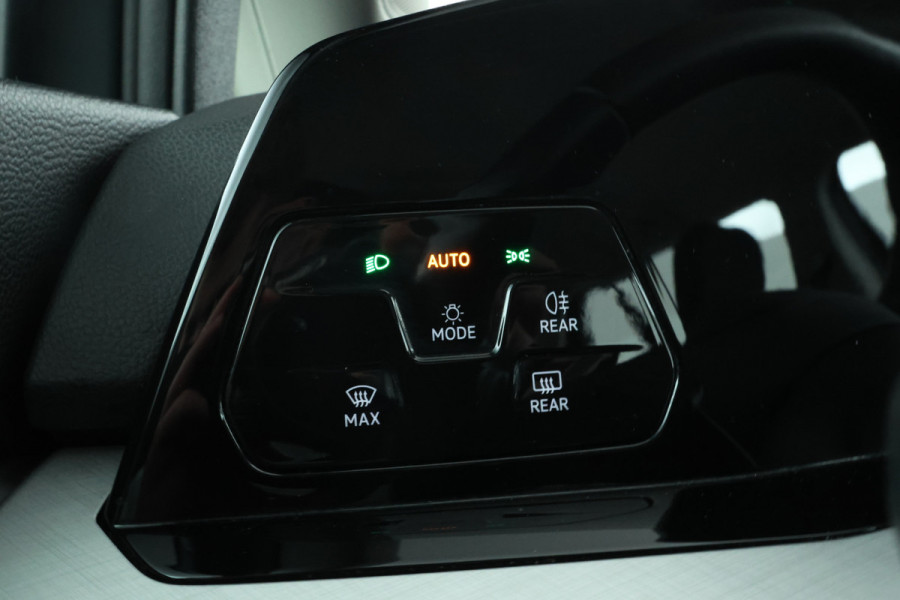 Volkswagen Golf 1.0 TSI Life Business 5 Deurs hb, Navigatie, Airco,