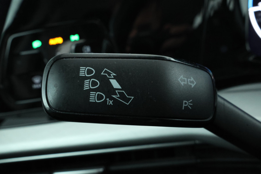 Volkswagen Golf 1.0 TSI Life Business 5 Deurs hb, Navigatie, Airco,