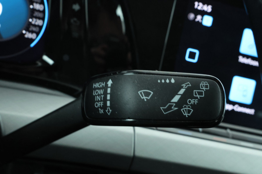 Volkswagen Golf 1.0 TSI Life Business 5 Deurs hb, Navigatie, Airco,