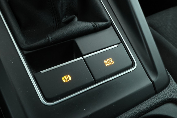 Volkswagen Golf 1.0 TSI Life Business 5 Deurs hb, Navigatie, Airco,