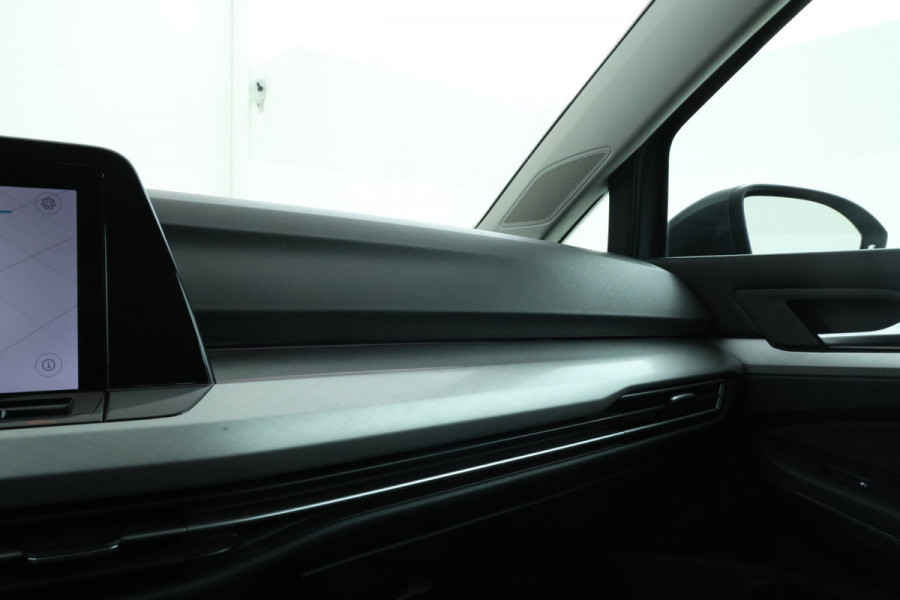 Volkswagen Golf 1.0 TSI Life Business 5 Deurs hb, Navigatie, Airco,