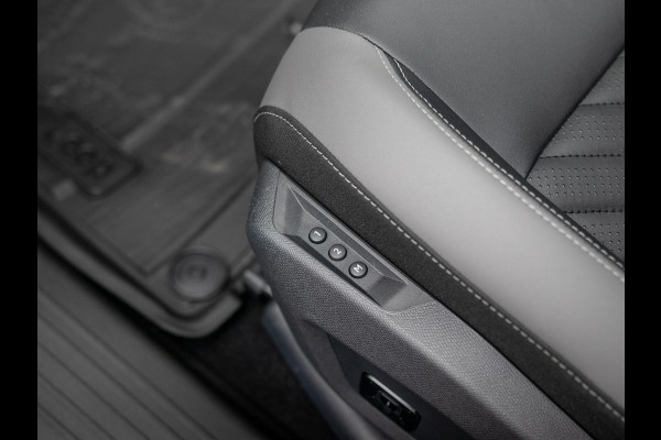 Jeep Compass 1.2 e-Hybrid First Edition | Uit voorraad leverbaar | Adapt. Cruise | Camera | Carplay | 18" | Elektr. A-Klep | Navi | Winter Pack | Schuif/Kanteldak