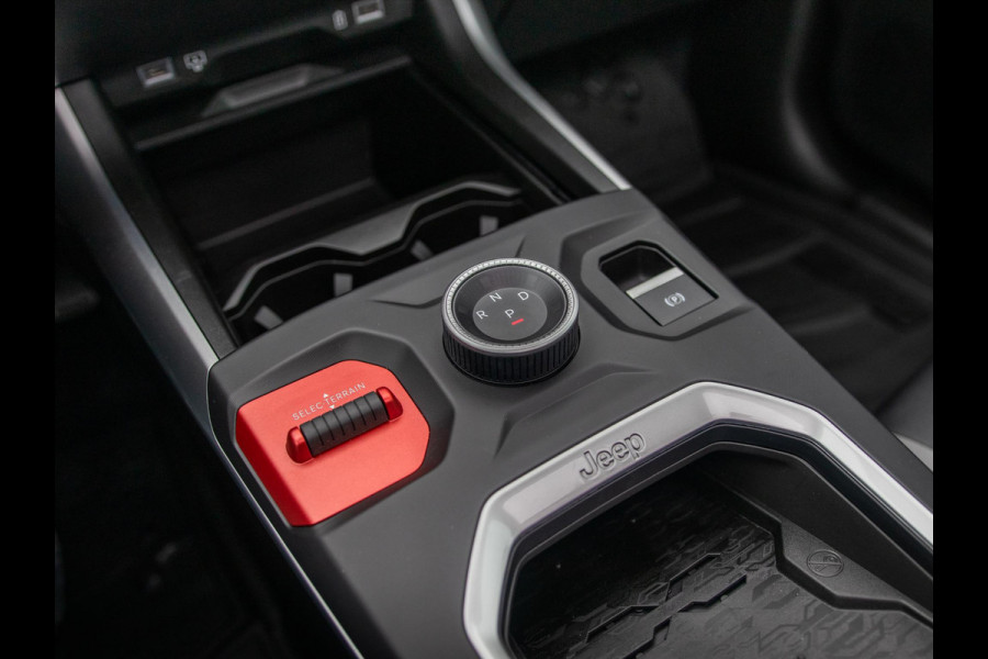 Jeep Compass 1.2 e-Hybrid First Edition | Uit voorraad leverbaar | Adapt. Cruise | Camera | Carplay | 18" | Elektr. A-Klep | Navi | Winter Pack | Schuif/Kanteldak