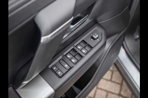 Jeep Compass 1.2 e-Hybrid First Edition | Uit voorraad leverbaar | Adapt. Cruise | Camera | Carplay | 18" | Elektr. A-Klep | Navi | Winter Pack | Schuif/Kanteldak