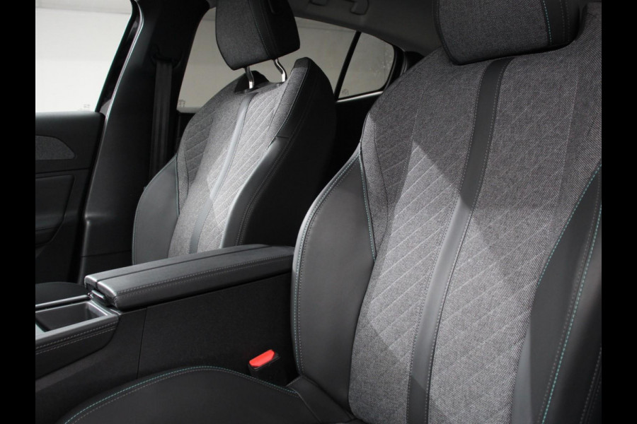 Peugeot 408 1.2 PureTech Allure Pack 130 Automaat | Comfort Pakket | Ergo comfort stoel | Electrische stoelverstelling | Lichmetalen Velgen | stoelverwarming | Camera | Navigatie | Climate Control | Dab | Led | Parkeer sensoren