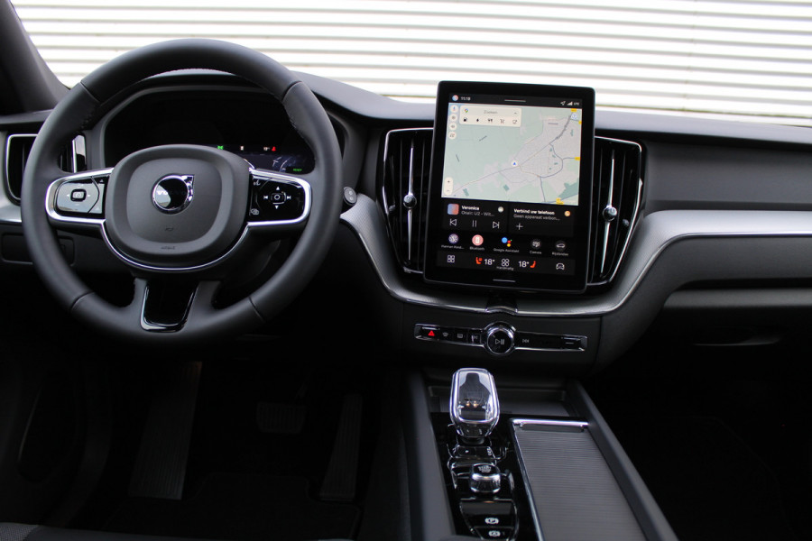 Volvo XC60 2.0 T8 Plug-in hybrid Plus Black Edition Head-up | 360 | Zwenkbare trekhaak | Panoramadak