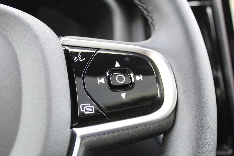 Volvo XC60 2.0 T8 Plug-in hybrid Plus Black Edition Head-up | 360 | Zwenkbare trekhaak | Panoramadak