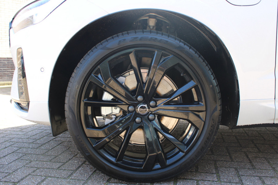 Volvo XC60 2.0 T8 Plug-in hybrid Plus Black Edition Head-up | 360 | Zwenkbare trekhaak | Panoramadak