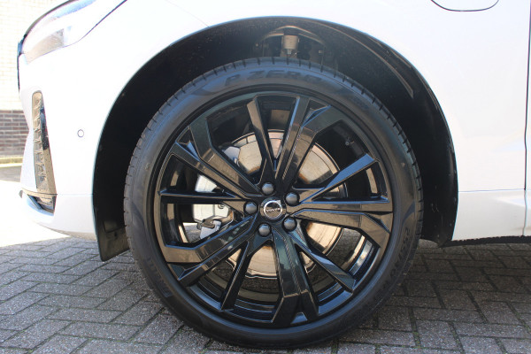 Volvo XC60 2.0 T8 Plug-in hybrid Plus Black Edition Head-up | 360 | Zwenkbare trekhaak | Panoramadak