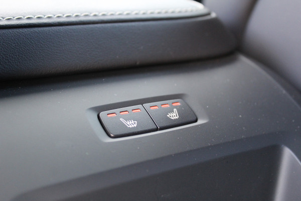Volvo XC60 2.0 T8 Plug-in hybrid Plus Black Edition Head-up | 360 | Zwenkbare trekhaak | Panoramadak