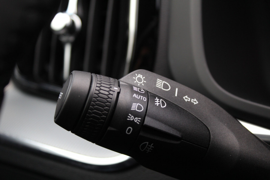 Volvo XC60 2.0 T8 Plug-in hybrid Plus Black Edition Head-up | 360 | Zwenkbare trekhaak | Panoramadak