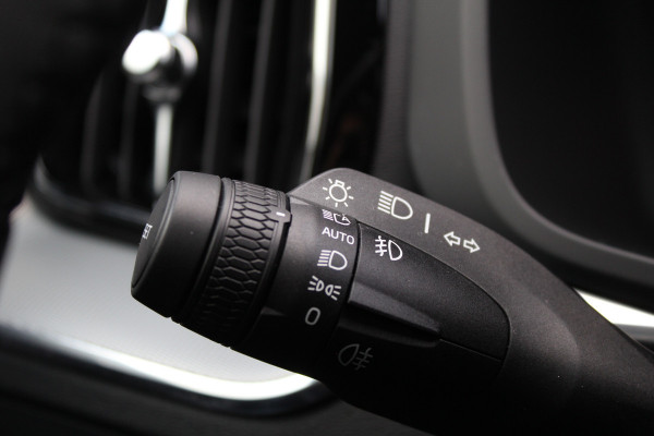 Volvo XC60 2.0 T8 Plug-in hybrid Plus Black Edition Head-up | 360 | Zwenkbare trekhaak | Panoramadak