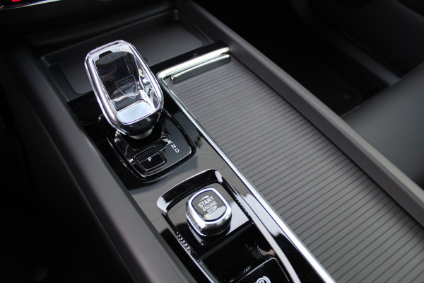 Volvo XC60 2.0 T8 Plug-in hybrid Plus Black Edition Head-up | 360 | Zwenkbare trekhaak | Panoramadak
