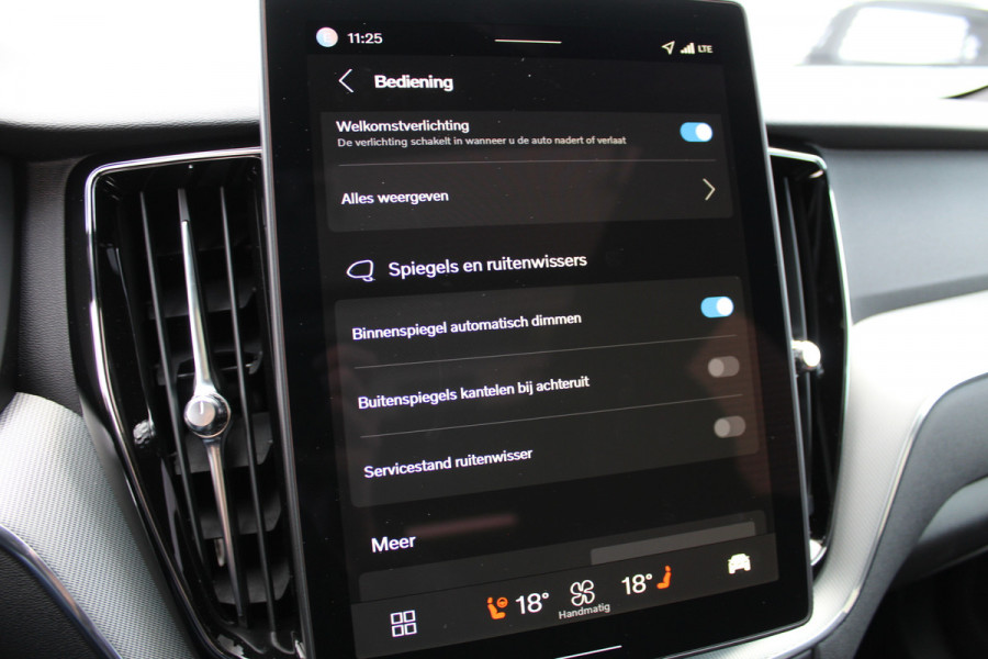 Volvo XC60 2.0 T8 Plug-in hybrid Plus Black Edition Head-up | 360 | Zwenkbare trekhaak | Panoramadak