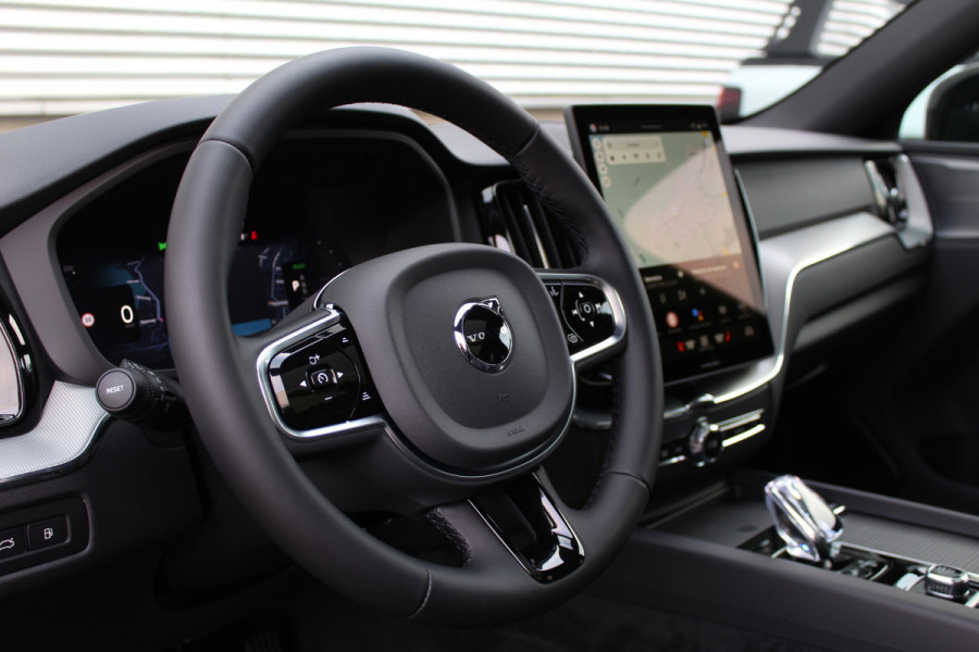 Volvo XC60 2.0 T8 Plug-in hybrid AWD Ultra Black Edition | Trekhaak | Panoramadak | Head-Up | 360 Camera