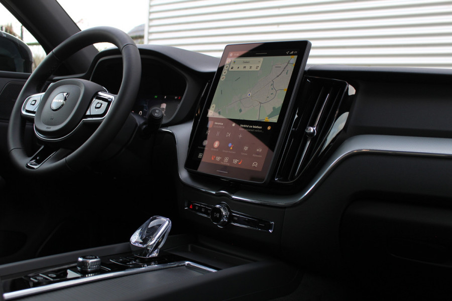 Volvo XC60 2.0 T8 Plug-in hybrid AWD Ultra Black Edition | Trekhaak | Panoramadak | Head-Up | 360 Camera