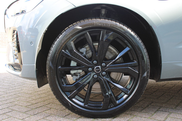 Volvo XC60 2.0 T8 Plug-in hybrid AWD Ultra Black Edition | Trekhaak | Panoramadak | Head-Up | 360 Camera