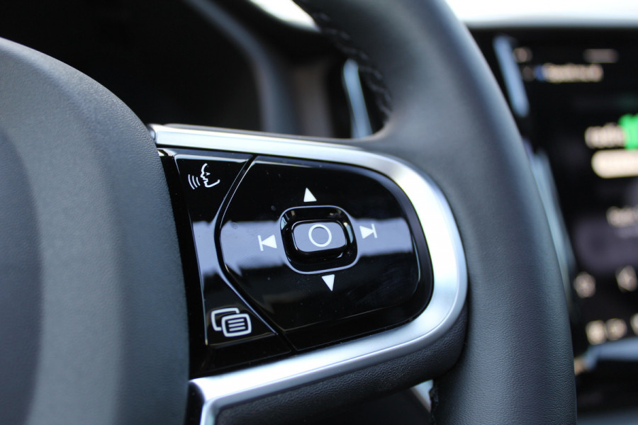 Volvo XC60 2.0 T8 Plug-in hybrid AWD Ultra Black Edition | Trekhaak | Panoramadak | Head-Up | 360 Camera