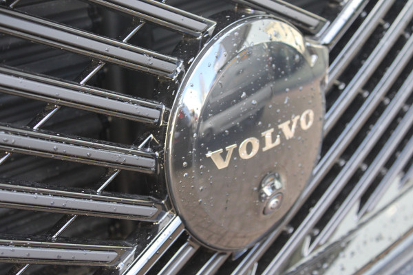 Volvo XC60 2.0 T8 Plug-in hybrid AWD Ultra Black Edition | Trekhaak | Panoramadak | Head-Up | 360 Camera