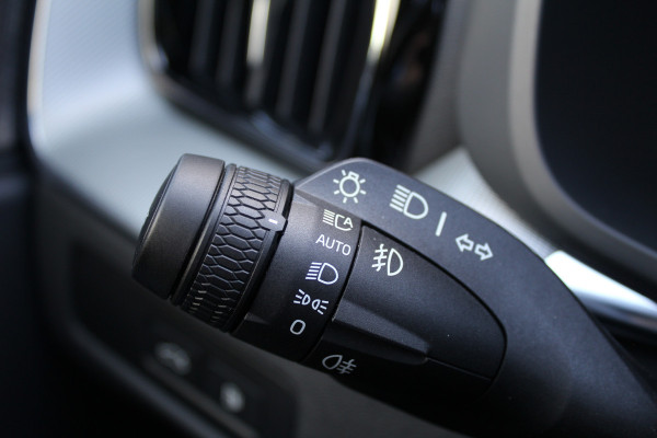 Volvo XC60 2.0 T8 Plug-in hybrid AWD Ultra Black Edition | Trekhaak | Panoramadak | Head-Up | 360 Camera