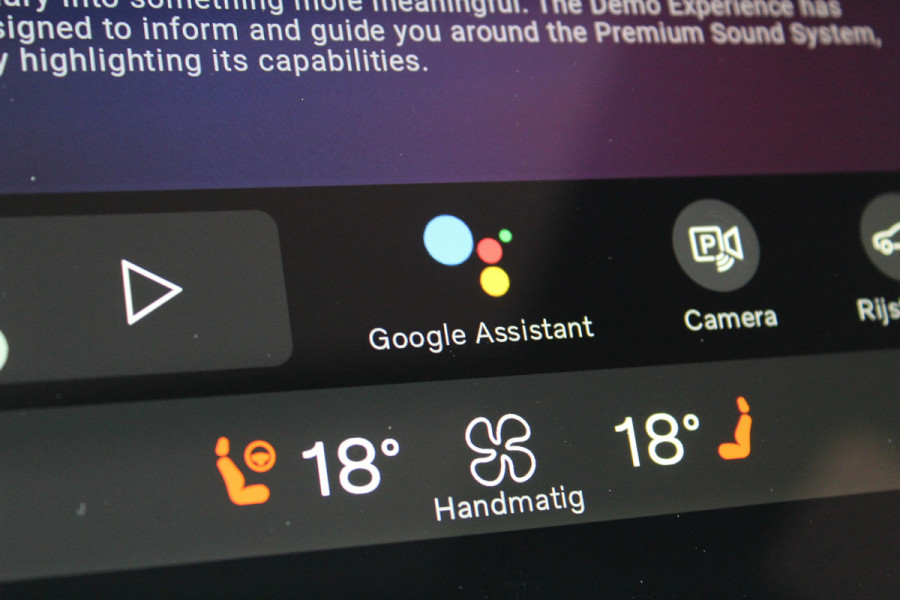 Volvo XC60 2.0 T8 Plug-in hybrid AWD Ultra Black Edition | Trekhaak | Panoramadak | Head-Up | 360 Camera