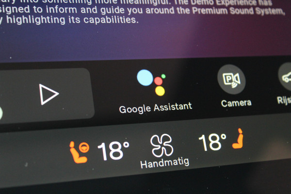 Volvo XC60 2.0 T8 Plug-in hybrid AWD Ultra Black Edition | Trekhaak | Panoramadak | Head-Up | 360 Camera