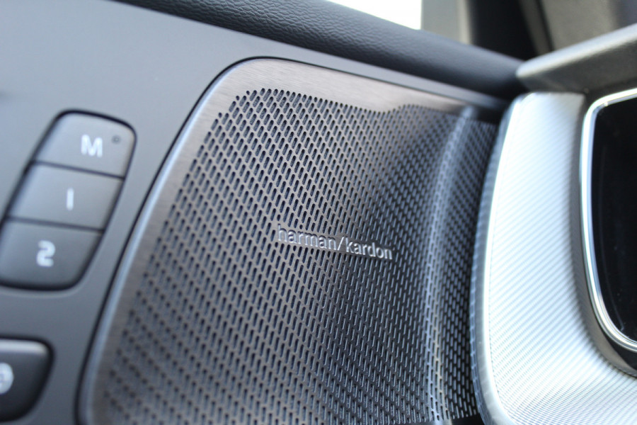 Volvo XC60 2.0 T8 Plug-in hybrid AWD Ultra Black Edition | Trekhaak | Panoramadak | Head-Up | 360 Camera