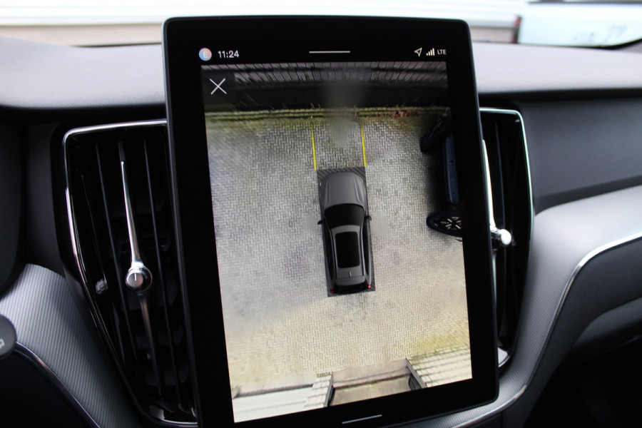 Volvo XC60 2.0 T8 Plug-in hybrid AWD Ultra Black Edition | Trekhaak | Panoramadak | Head-Up | 360 Camera