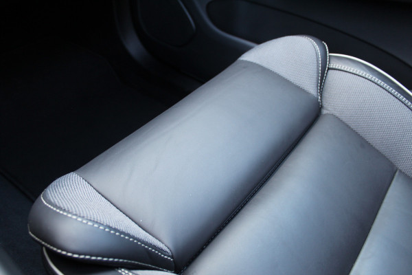 Volvo XC60 2.0 T8 Plug-in hybrid AWD Ultra Black Edition | Trekhaak | Panoramadak | Head-Up | 360 Camera