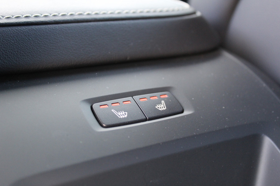 Volvo XC60 2.0 T8 Plug-in hybrid AWD Ultra Black Edition | Trekhaak | Panoramadak | Head-Up | 360 Camera