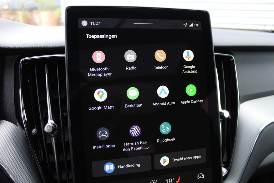 Volvo XC60 2.0 T8 Plug-in hybrid AWD Ultra Black Edition | Trekhaak | Panoramadak | Head-Up | 360 Camera