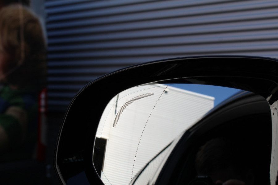 Volvo XC60 2.0 T8 Plug-in hybrid AWD Ultra Black Edition | Trekhaak | Panoramadak | Head-Up | 360 Camera