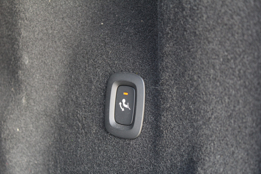 Volvo XC60 2.0 T8 Plug-in hybrid AWD Ultra Black Edition | Trekhaak | Panoramadak | Head-Up | 360 Camera