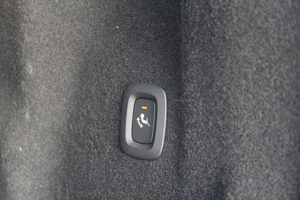 Volvo XC60 2.0 T8 Plug-in hybrid AWD Ultra Black Edition | Trekhaak | Panoramadak | Head-Up | 360 Camera