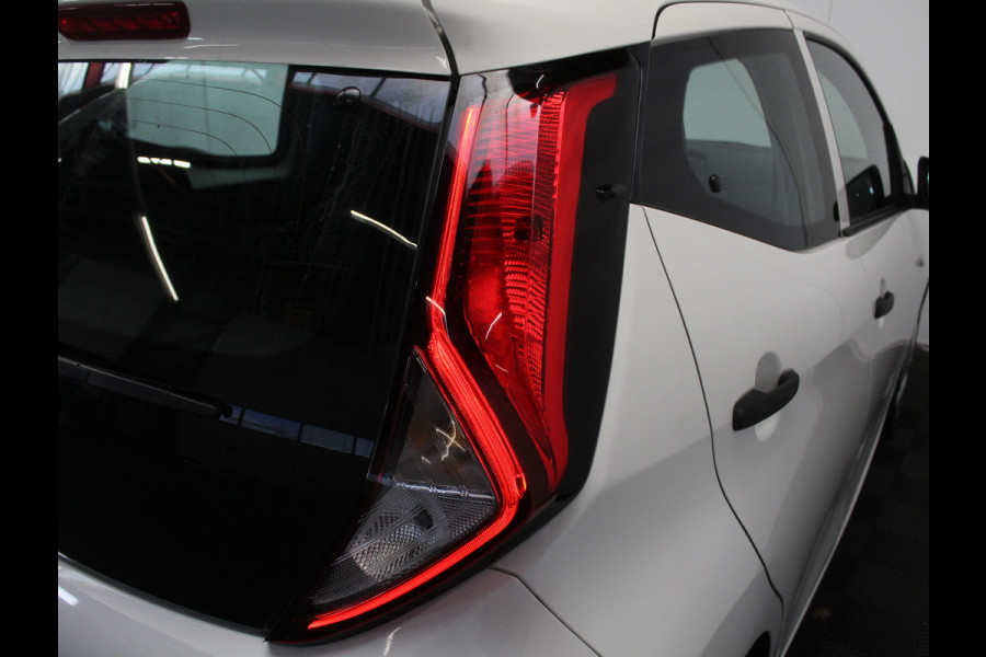 Toyota Aygo 1.0 VVT-i x-fun AIRCO | ELRM | LED | CV | LIMITER | STB | ISOFIX