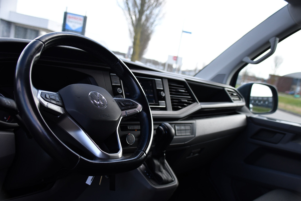 Volkswagen Transporter 2.0 TDI L1H1 30 PB Edition Camera, Adaptieve Cruise, Carplay, Stoelverwarming, 150pk, 2 x Schuifdeur, Standkachel, Trekhaak, Uniek!