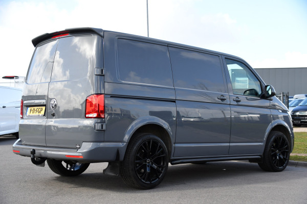 Volkswagen Transporter 2.0 TDI L1H1 30 PB Edition Camera, Adaptieve Cruise, Carplay, Stoelverwarming, 150pk, 2 x Schuifdeur, Standkachel, Trekhaak, Uniek!