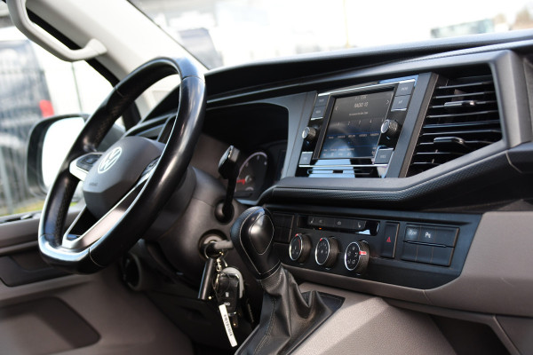 Volkswagen Transporter 2.0 TDI L1H1 30 PB Edition Camera, Adaptieve Cruise, Carplay, Stoelverwarming, 150pk, 2 x Schuifdeur, Standkachel, Trekhaak, Uniek!